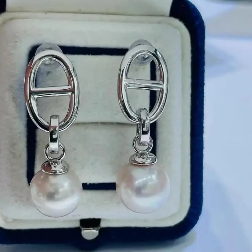 elegante orecchino pendente con perla bianca rotonda del Mare del Sud da 10-11 mm 925s