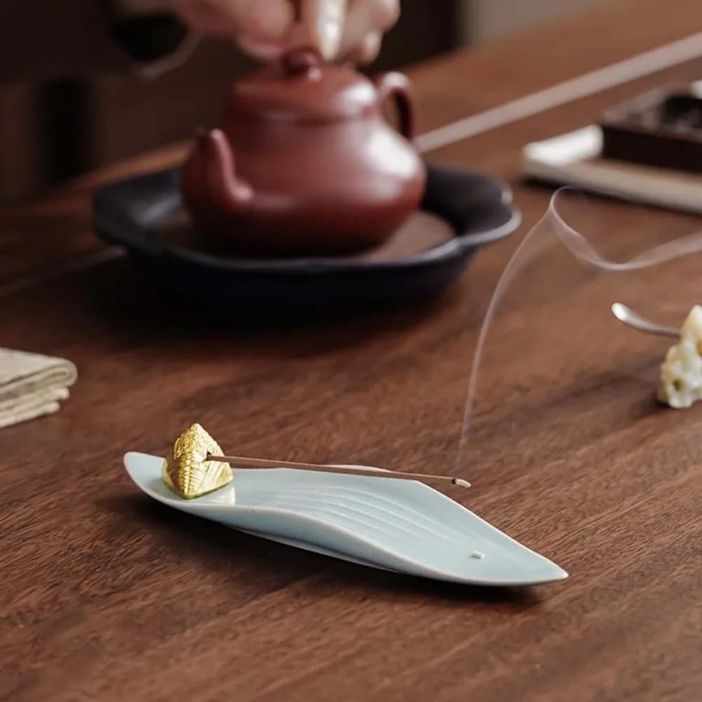 Portaincenso a Forma di Barca Zongzi in Ceramica, Mini Bruciatore per Bastoncini d'Incenso Stile Zen con Base a Foglia Zongzi, Ornamento per Aromaterapia