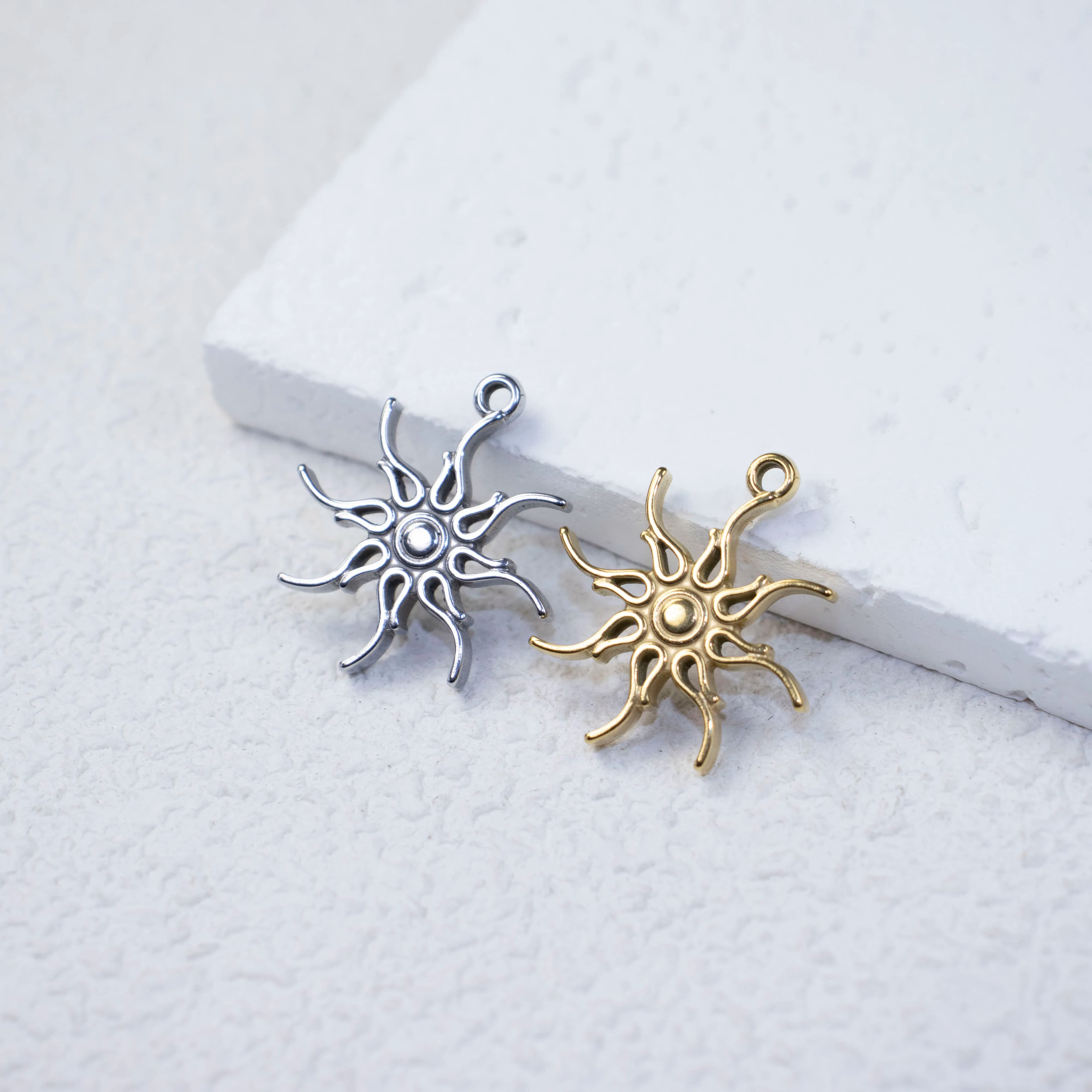5 pcs wholesale stainless steel casting sun coin pendants with diy necklace pendants bracelets do not fade colorless