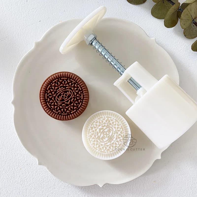 63g net red small fresh Oreo shape mung bean cake Peach Mountain ice skin chocolate Cantonese moon cake mold