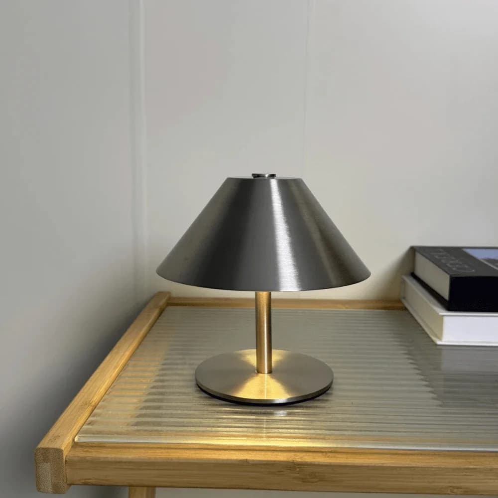 Lampada da Tavolo LED Ricaricabile con Controllo Touch, Dimmerabile, in Metallo, Senza Fili, Luce Notturna per Camera da Letto, Bar, Ristorante, Arredamento Casa