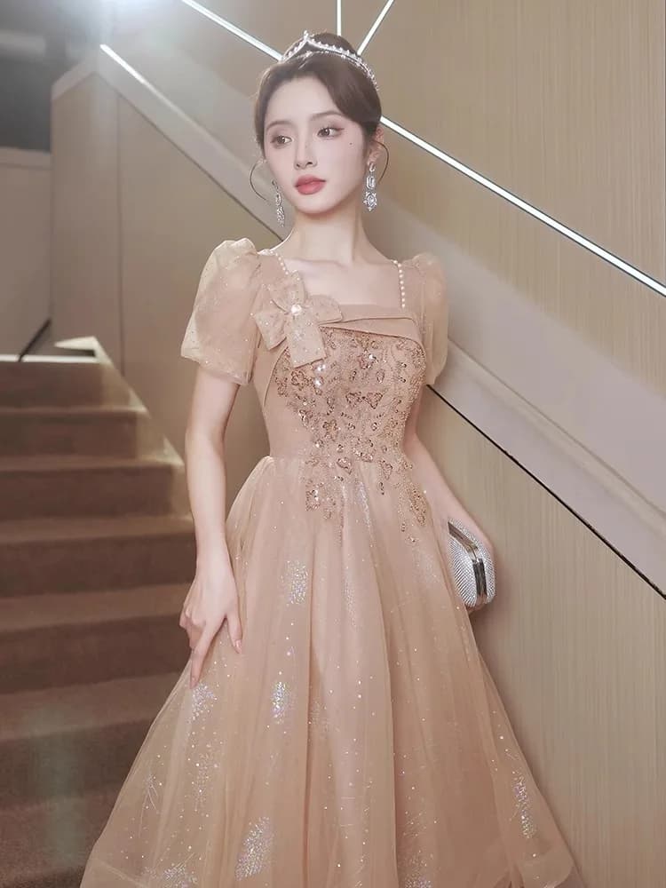 Abito da sera elegante in stile principessa, abito da festa di compleanno da donna, gonna di media lunghezza impreziosita da perle, manica corta