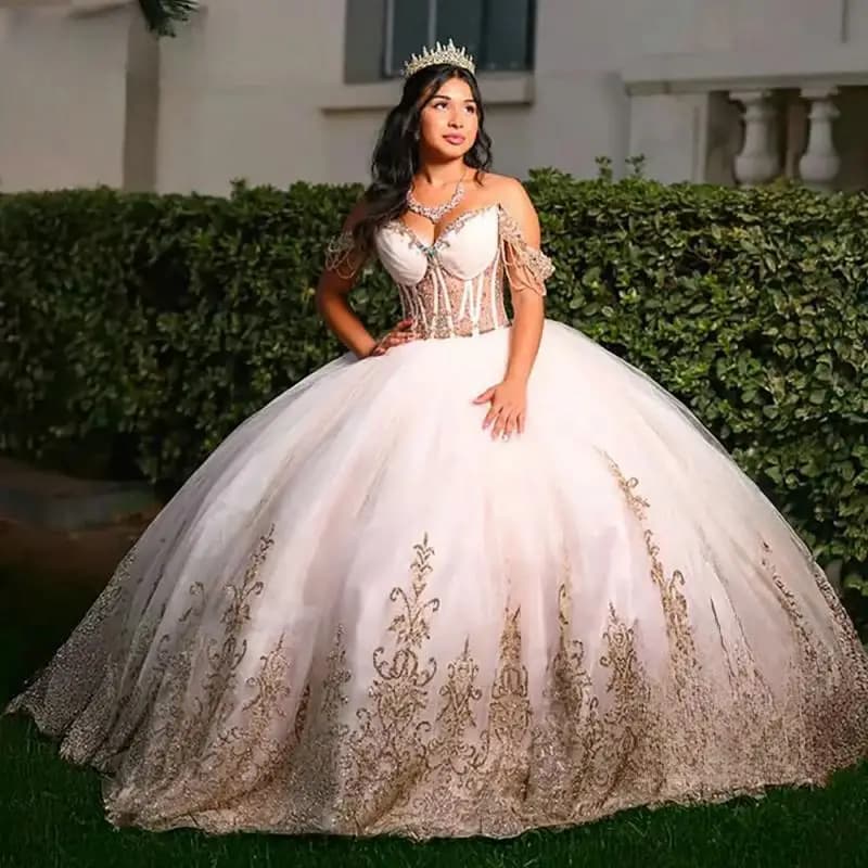 Principessa personalizzata con spalle scoperte Perline Nappa Abiti Quinceanera Abito da ballo Applicazioni dorate Pizzo Dolce 15 anni messicano