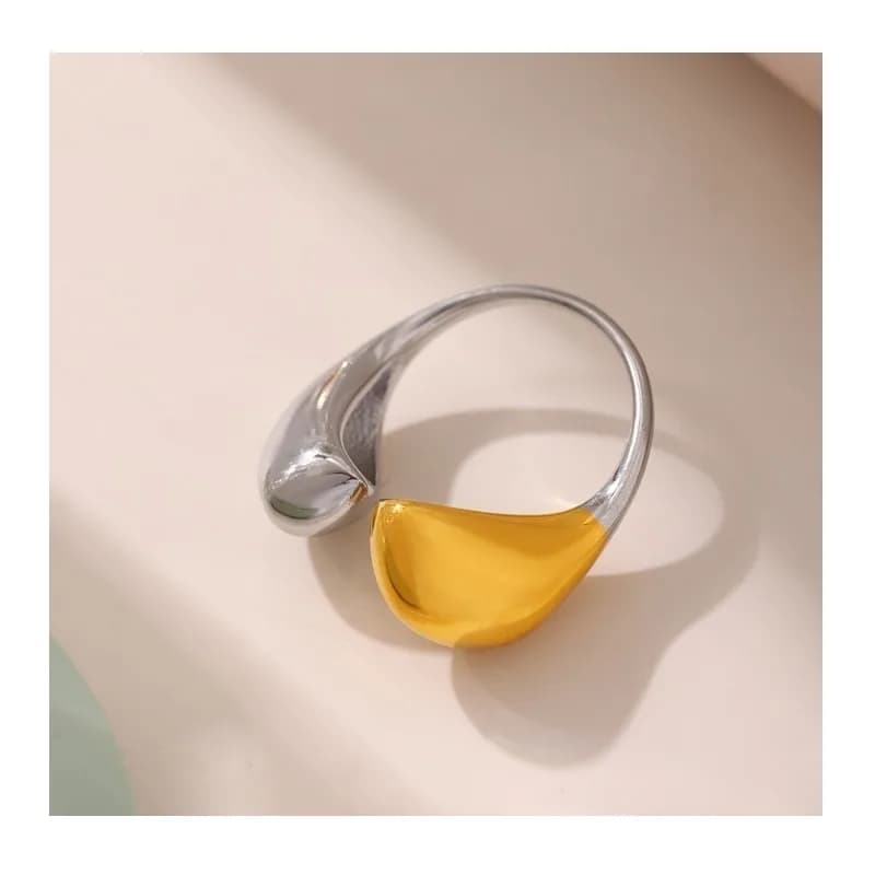 Anello in Acciaio Inossidabile Stile Seattle, Placcato Oro, Forma a Goccia d'Acqua, Versatile e di Tendenza