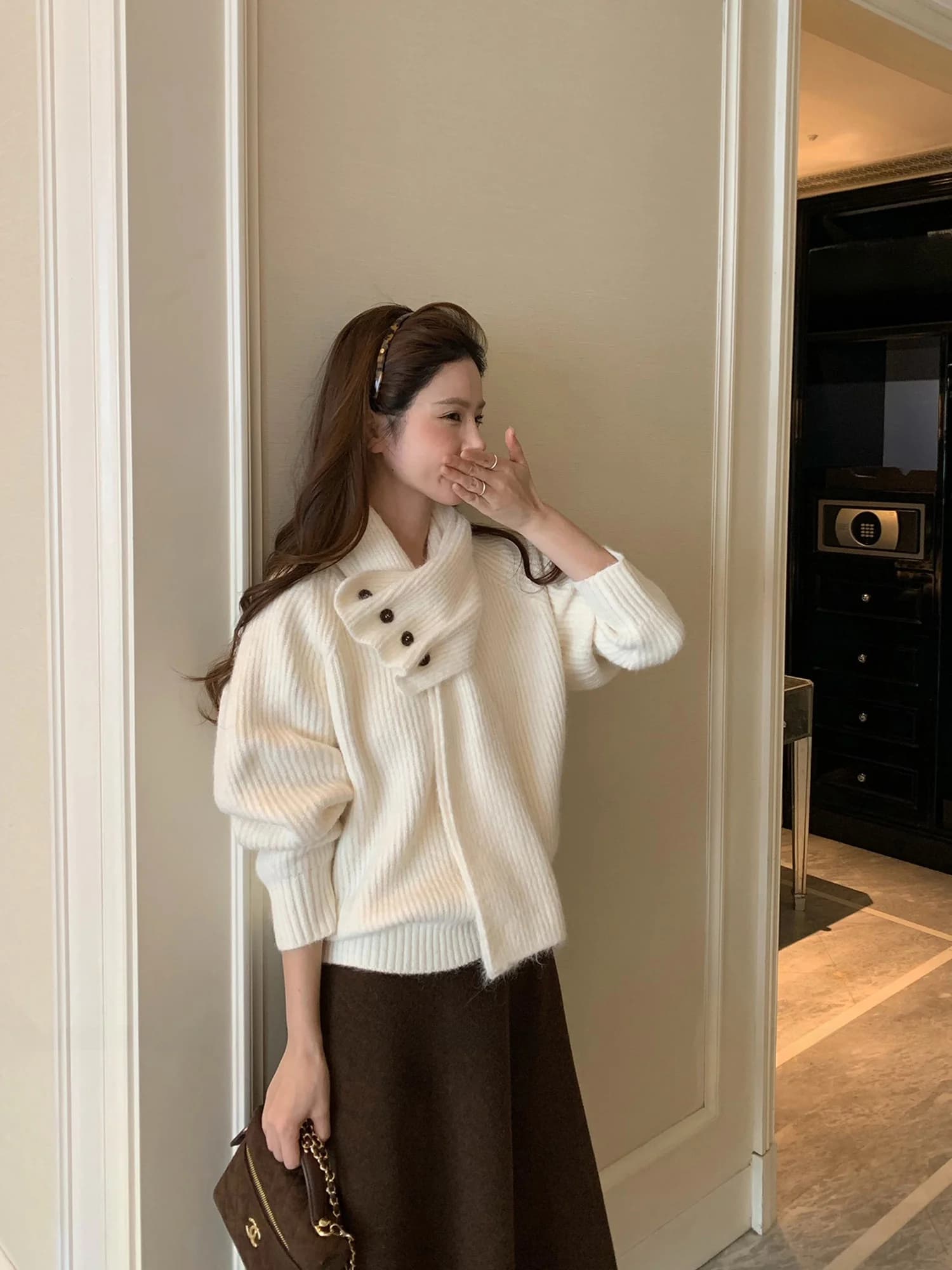 Soft Wool Sweater with Stackable Scarf, V-neck, Knitted, Long Sleeves, Women's Casual Clothing, Autumn and Winterwear, Fashion Style