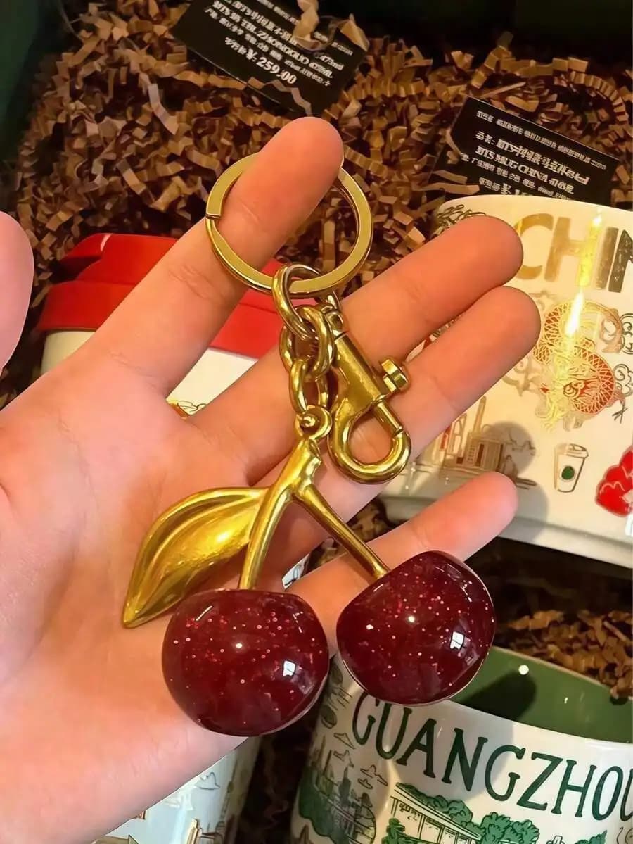 1pc Large Cherry Crystal Pendant Keychain, Shiny Cherry Pendant Keychain With Clip, Shiny Resin And Metal Accessories, Unisex Keychain, Wallet And Bag Charm, Ideal Valentine's Day Gift For Her
