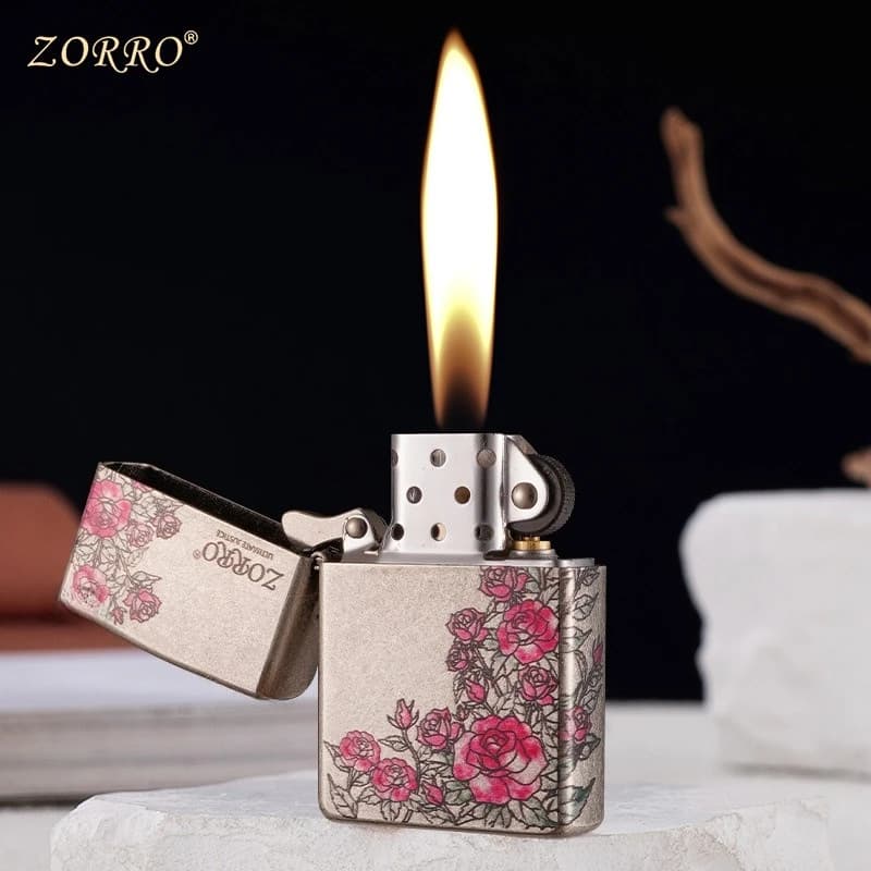 Zorro Accendino a olio con motivo da giardino di rose in argento antico come regalo di fascia alta per fidanzato, accessori per fumatori, gadget per uomo