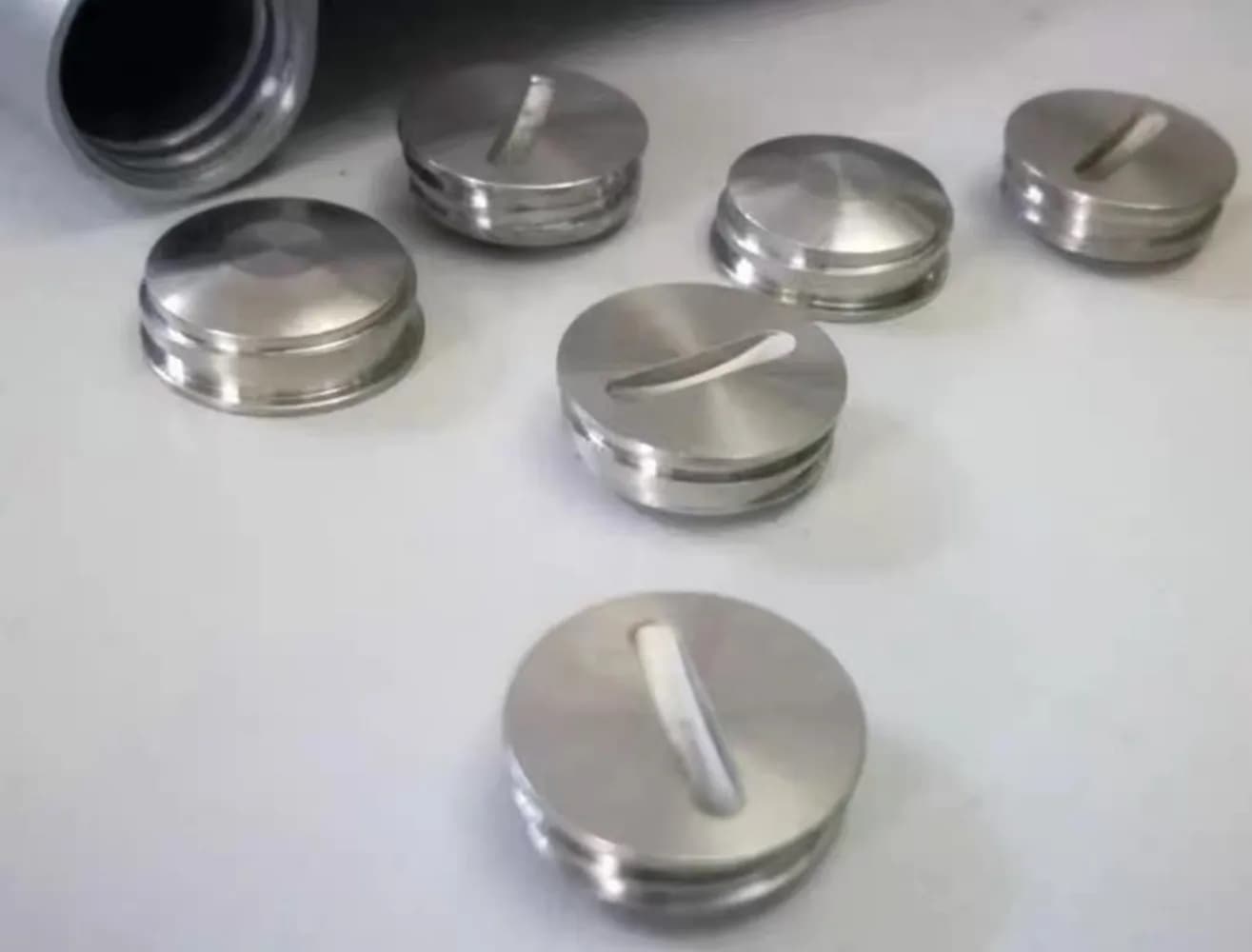 Sostituzione della spina del coperchio del coperchio del coperchio della vite della batteria per la tastiera Bluetooth Wireless Apple G6 A1314 AA2967