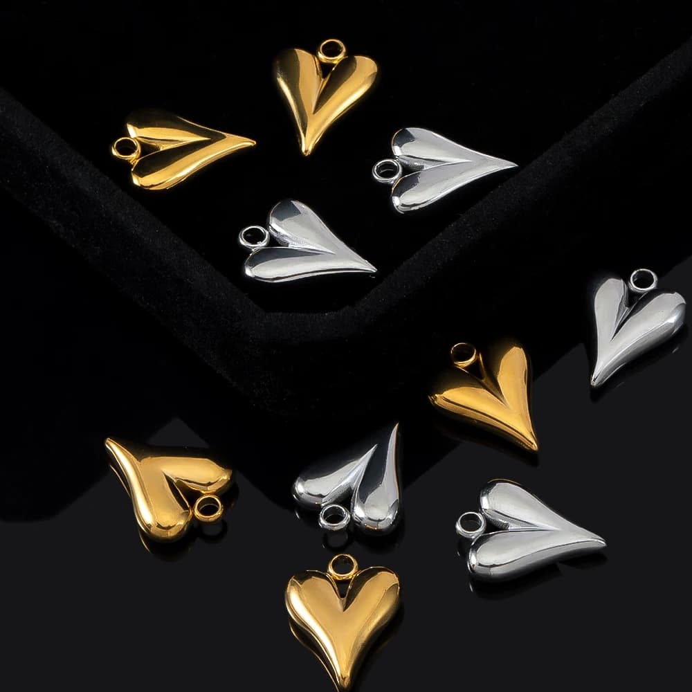 5 pendenti a forma di cuore con foro grande in acciaio inossidabile, superfici lisce e martellate per la creazione di collane, bracciali, orecchini e gioielli fai da te