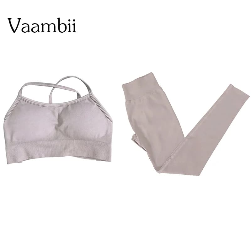 Completo Sportivo Donna 2 Pezzi: Reggiseno Sportivo Senza Schienale e Leggings Seamless con Effetto Scrunch - Ideale per Yoga e Allenamento