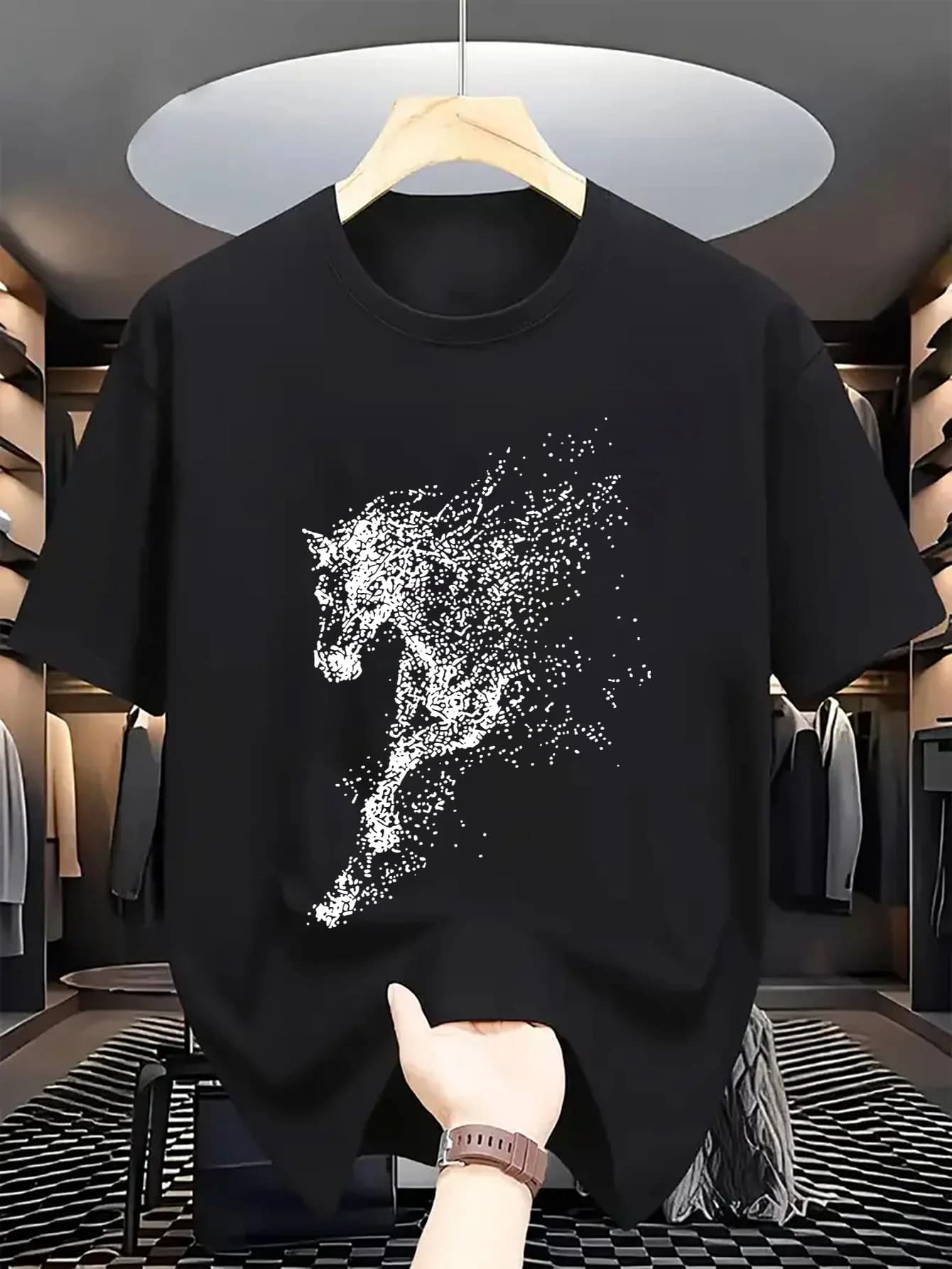 Moda casual da uomo: deconstruzione e ricostruzione, T-shirt con stampa di immagini di cavalli in stile point art, girocollo comodo