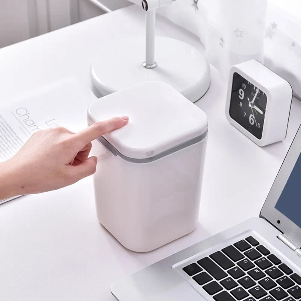 2 mini pattumiere da scrivania semplici con coperchio, piccoli cestini decorativi per camera da letto e ufficio, pratici contenitori per rifiuti