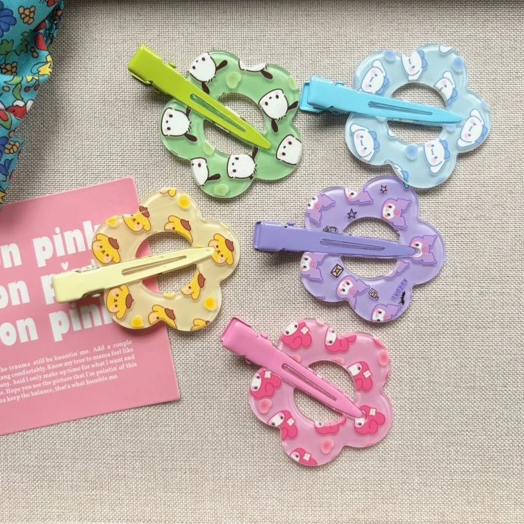 Fermagli per capelli Sanrio Cloud Hollowe, graziosi fermagli in acrilico a forma di fiore, con stampa Pochacco, Cinnamoroll, Pom Pom Purin, Kuromi.