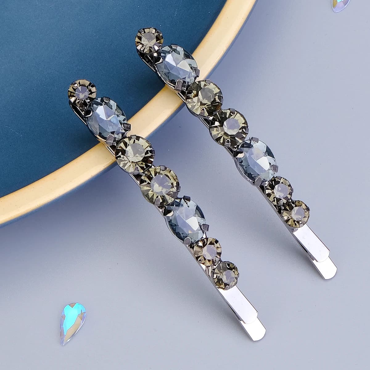 2pcs Vintage Smoky Grey Crystal Hair Clips for Women Retro Black Rhinestone Bobby Pins Geometric Barrettes Winter Hair Accessory