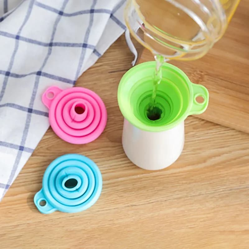 Imbuto telescopico per uso domestico imballaggio da cucina imbuto resistente alle alte Temperature Mini imbuto pieghevole utensili da cucina 4 colori 1 Pac