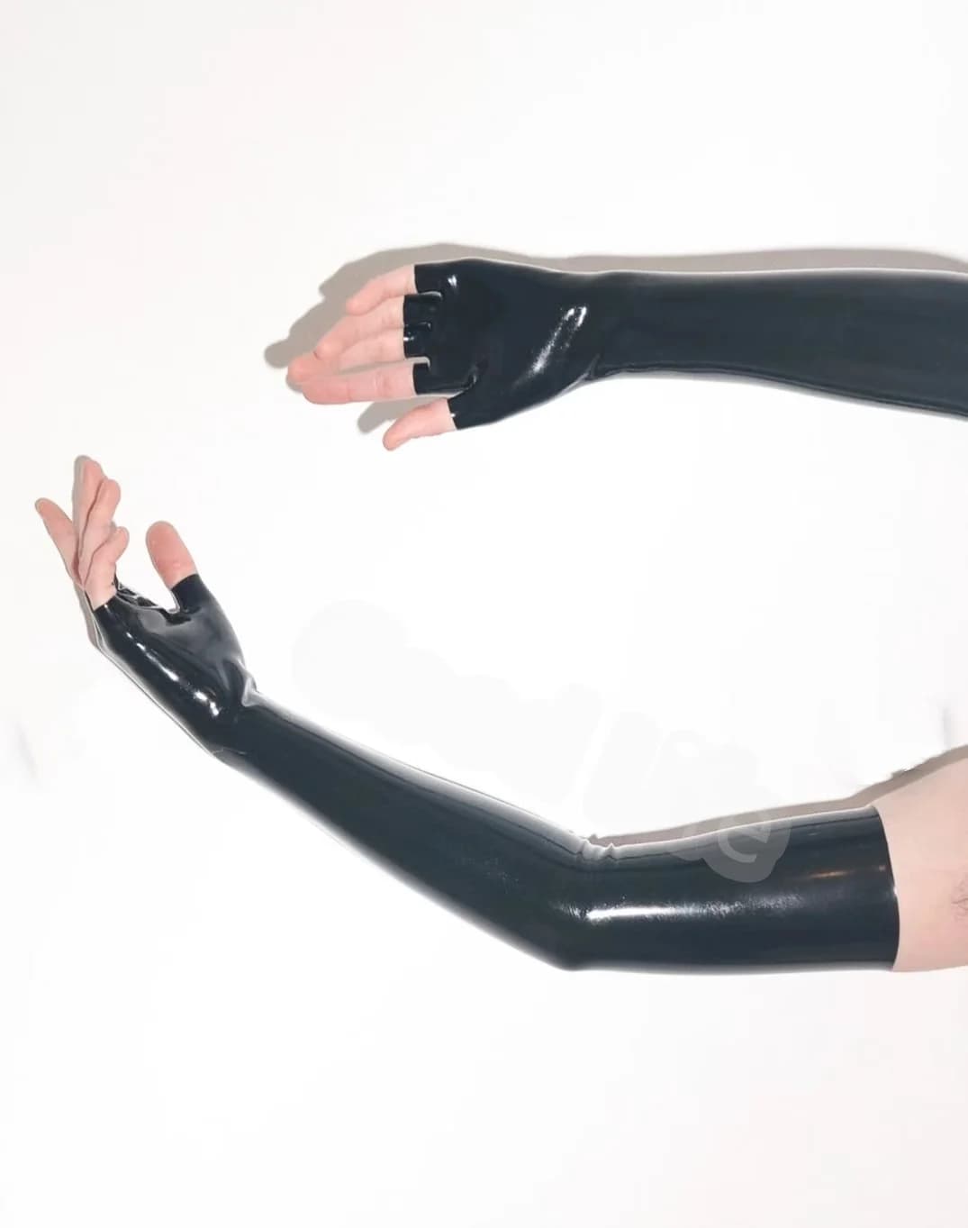 Spedizione gratuita!!! Guanti lunghi senza dita in lattice caldo guanti effetto bagnato guanti con spalle in gomma, guanti in lattice senza dita Opera