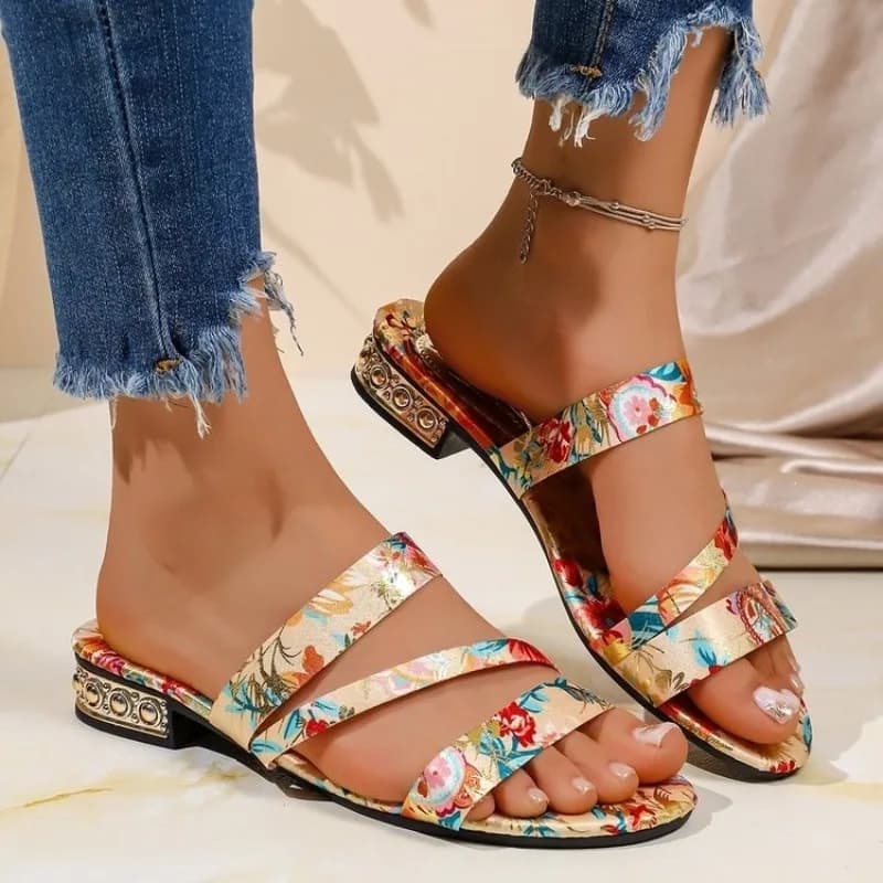 Women Slippers Fashion Anti-slip Shoes for Women Summer Comfortable Open Toe Sandals Big Size Light Beach Slippers Slides Women
