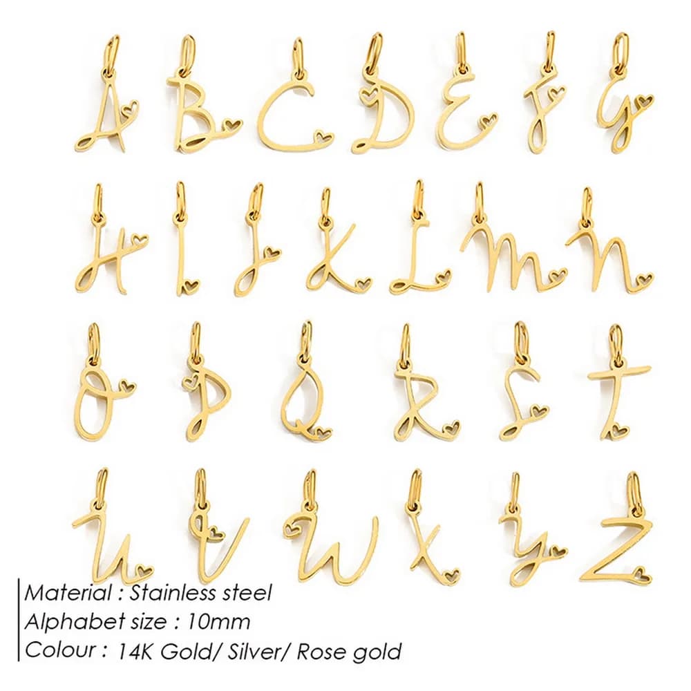Ciondolo Iniziale Alfabeto 26 Lettere in Acciaio Inossidabile 10mm, Placcato Oro 14K, Scritta Corsiva A-Z, Charm a Cuore per Collana e Bracciale