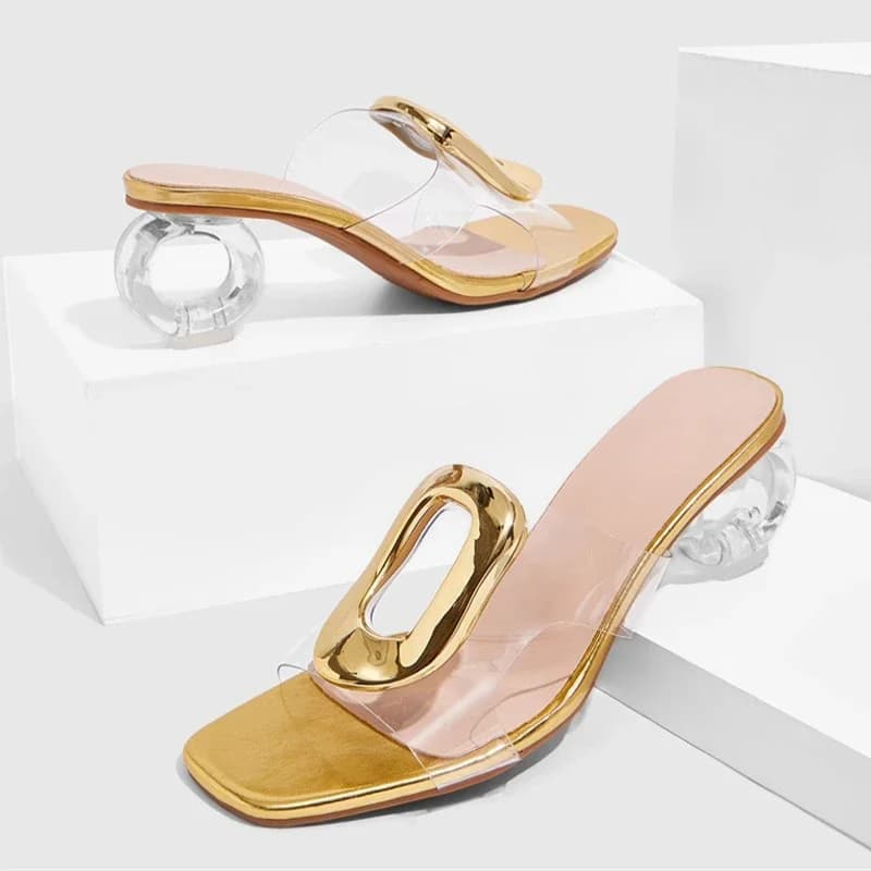 Pantofole moderne di design in metallo cavo alla moda da donna Sandali estivi in PVC trasparente con punta quadrata strani tacchi alti trasparenti