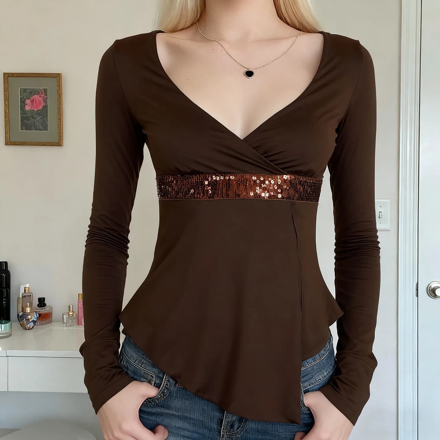 SUCHCUTE Top con Scollo a V e Orlo Asimmetrico Decorato con Paillettes per Donna, Casual Marrone a Maniche Lunghe, Tess Y2k Estetica Anni '90 T-shirt 2026