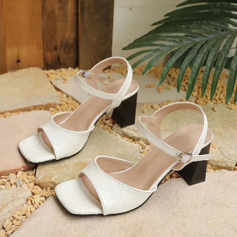 Sandali con Tacco Largo e Punta Quadrata, Nuovi Versatili in Pelle Verniciata con Cinturino a Fibbia, Scarpe Larghe Plus Size per Donna