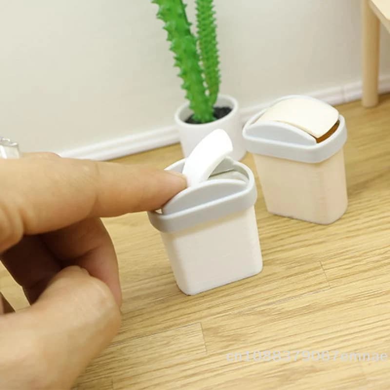 [ZYAS] 1 Pezzo Mini Pattumiera con Coperchio a Ribalta, Modellino in Miniatura per Scenari, Accessori per Casa delle Bambole, Simulazione Mini Cestino per Rifiuti