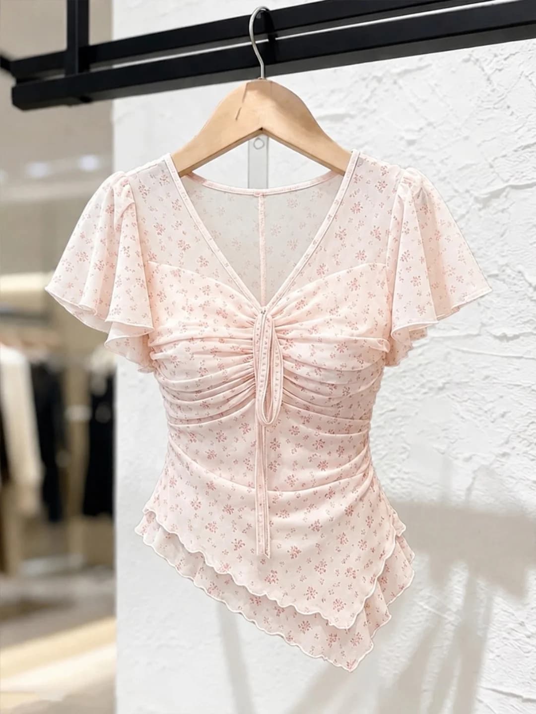 Slimming Floral Print V-Neck Short Sleeve T-Shirt Korean Style Fashionable Women's Top Comfortable Fit Summer 2026