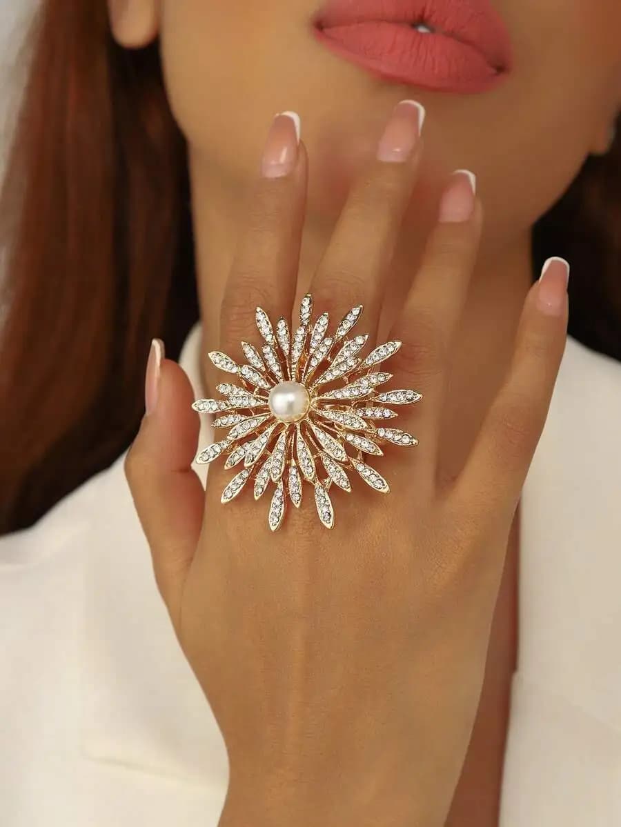 Anello con strass floreali e perle per donna