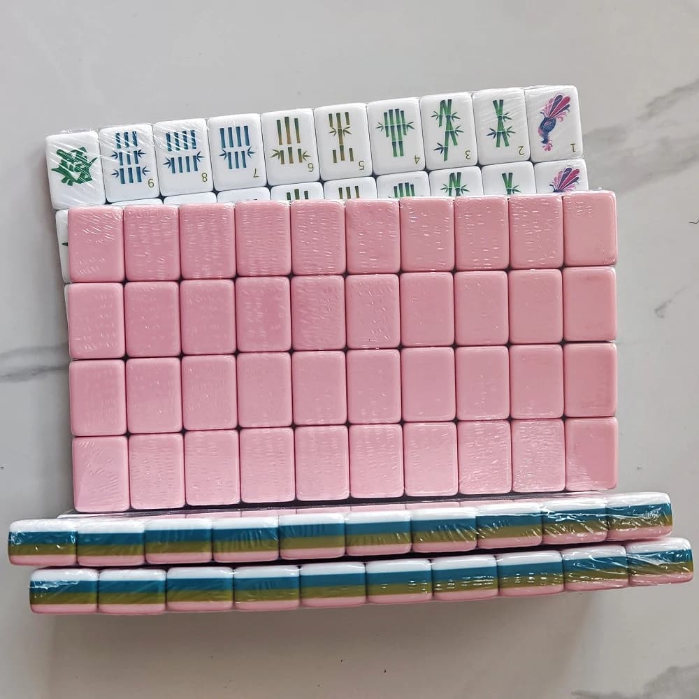 2026 Hot Luxury Pink Mahjong Game Tiles Four Layer Acrylic American Mahjong Set Travel Portable Mah Jongg Sets Party Board Games