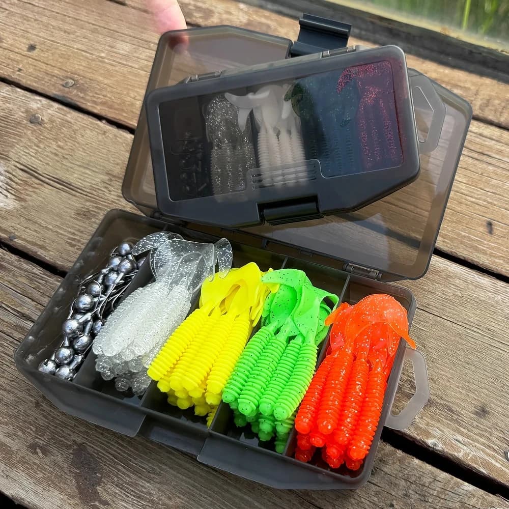 50 Pieces Fishing baits in Coda a T, 5 cm Silicone worms with 2g Metal Rain Head, Swimbait Kit with Box Fishing Equipment