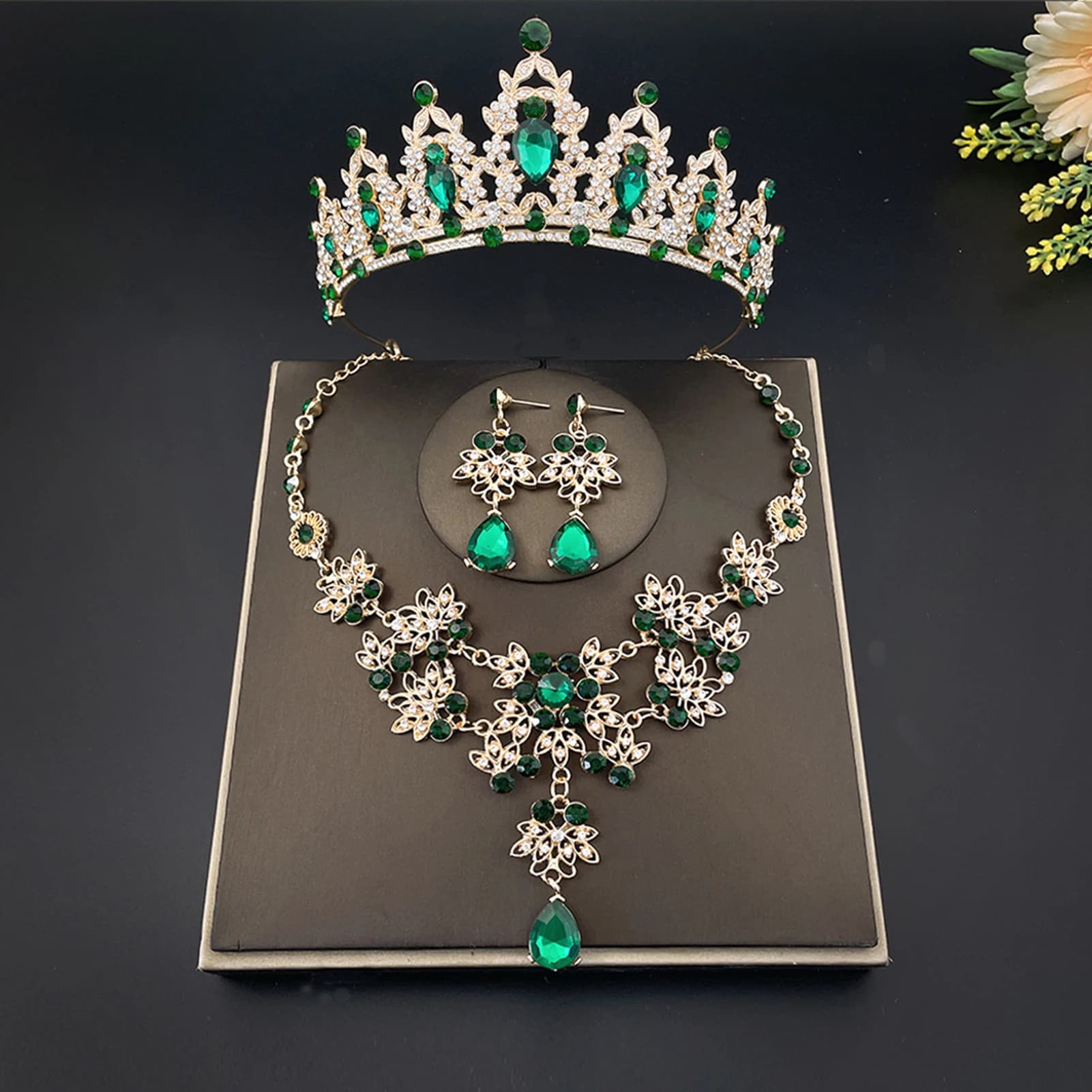 Diademi e corone da sposa per sposa Collana con strass lucidi e orecchini pendenti Copricapo da sposa con diadema da principessa di lusso leggero