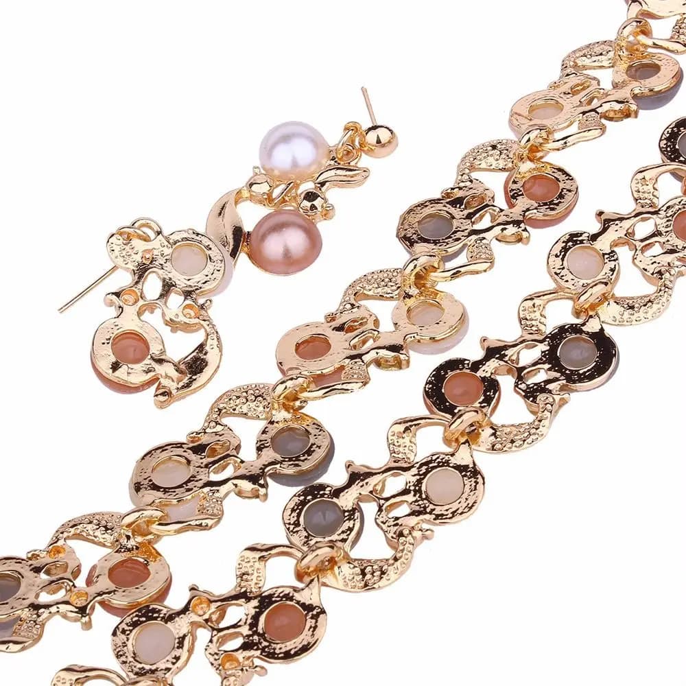 Elegant Gift Set Pearl Necklace with Colored Sheets and Strass and Metal Pendant Earrings