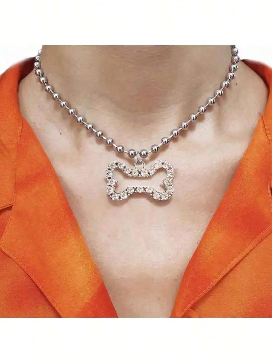 Collana con pendente a catena a sfera con cristalli a forma di osso per adulti
