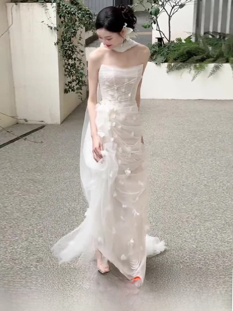 White Strapless Wedding Dress Floral Bohemian Engagement Morning Robe Luxury Dreamy Bridal Gown Outdoor Lawn Cake Topper