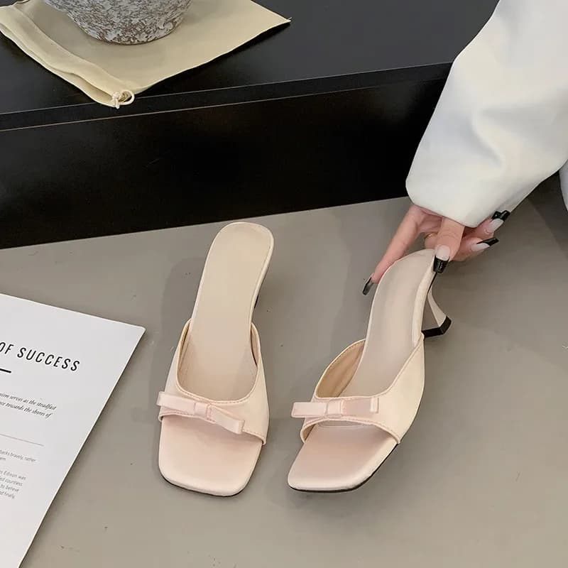 Sandali alla Moda con Fiocco, Cinturino Singolo, Infradito 2026, Abbigliamento Estivo da Donna, Nuovo Stile Francese