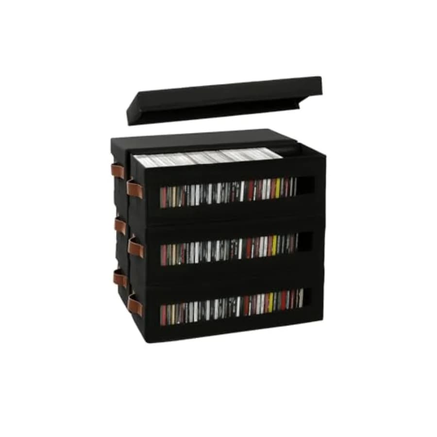 Scatola porta CD con finestra trasparente, impilabile, con coperchio antipolvere e maniglie, contiene fino a 222 CD in formato jewel case.