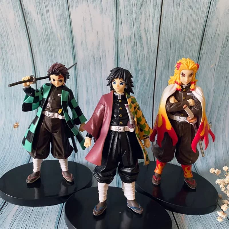 Anime Demon Slayer Action Figures Kimetsu No Yaiba Shinobu Nezuko Bambole in PVC Collezione di modelli Ornamenti Giappone “” Derivati Giocattoli