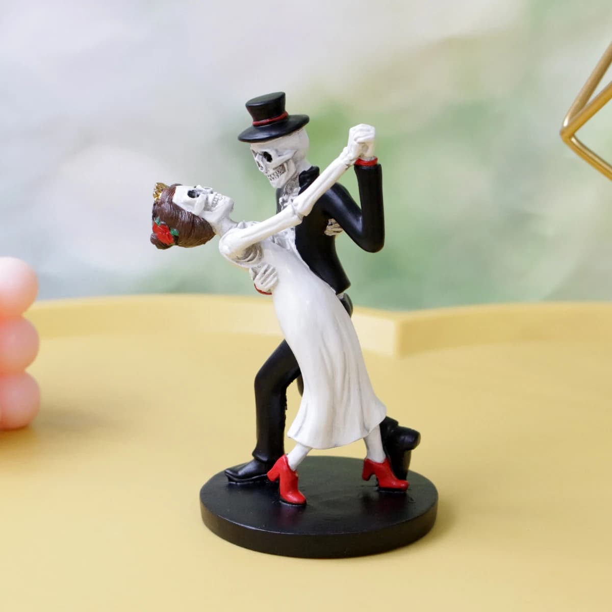 1 resin statue of dancing skeleton couple, Valentine's romantic atmosphere decoration, interior living room bedroom ornaments