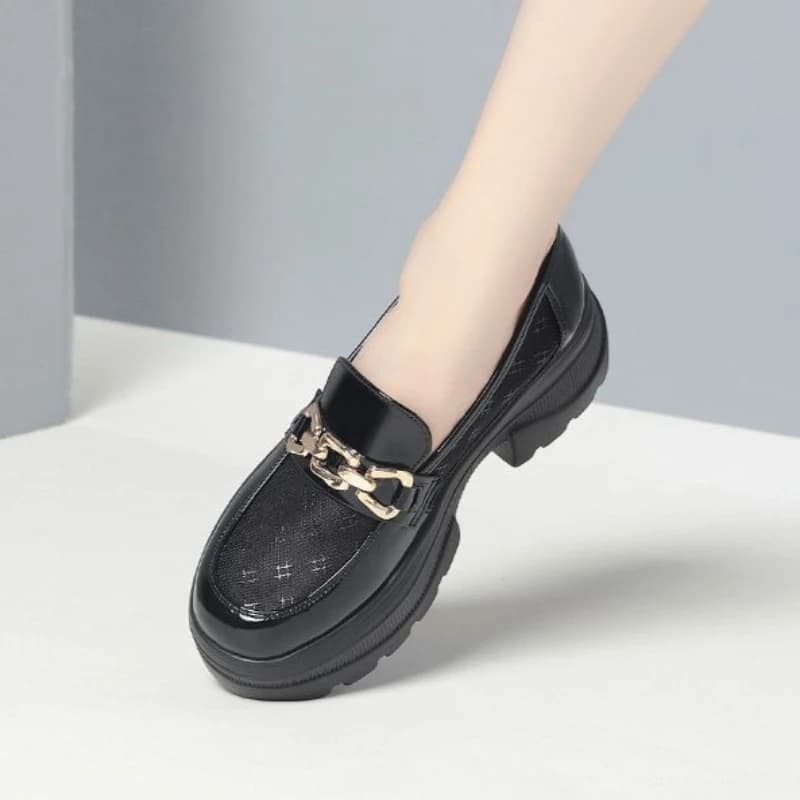 Mocassini da Donna in Morbida Pelle 2026 Nuovo Arrivo Design a Rete Punta Larga Comode Scarpe con Plateau Versatili per Tutte le Occasioni