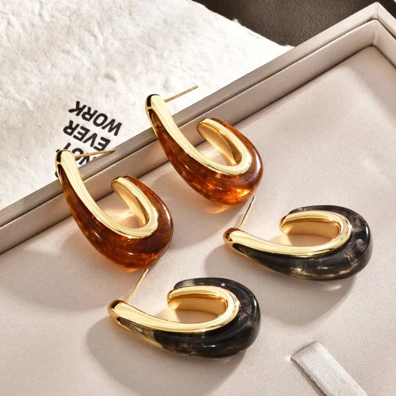 Nuovi gioielli di moda coreani di design Orecchini in resina ambrata a forma di U placcati in oro 18 carati eleganti accessori da lavoro quotidiano da donna
