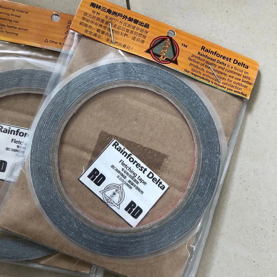 Nastro adesivo professionale per piume di freccia 10 m/rotolo Nastro biadesivo Forte legame affidabile Accessorio per caccia con l'arco fai da te