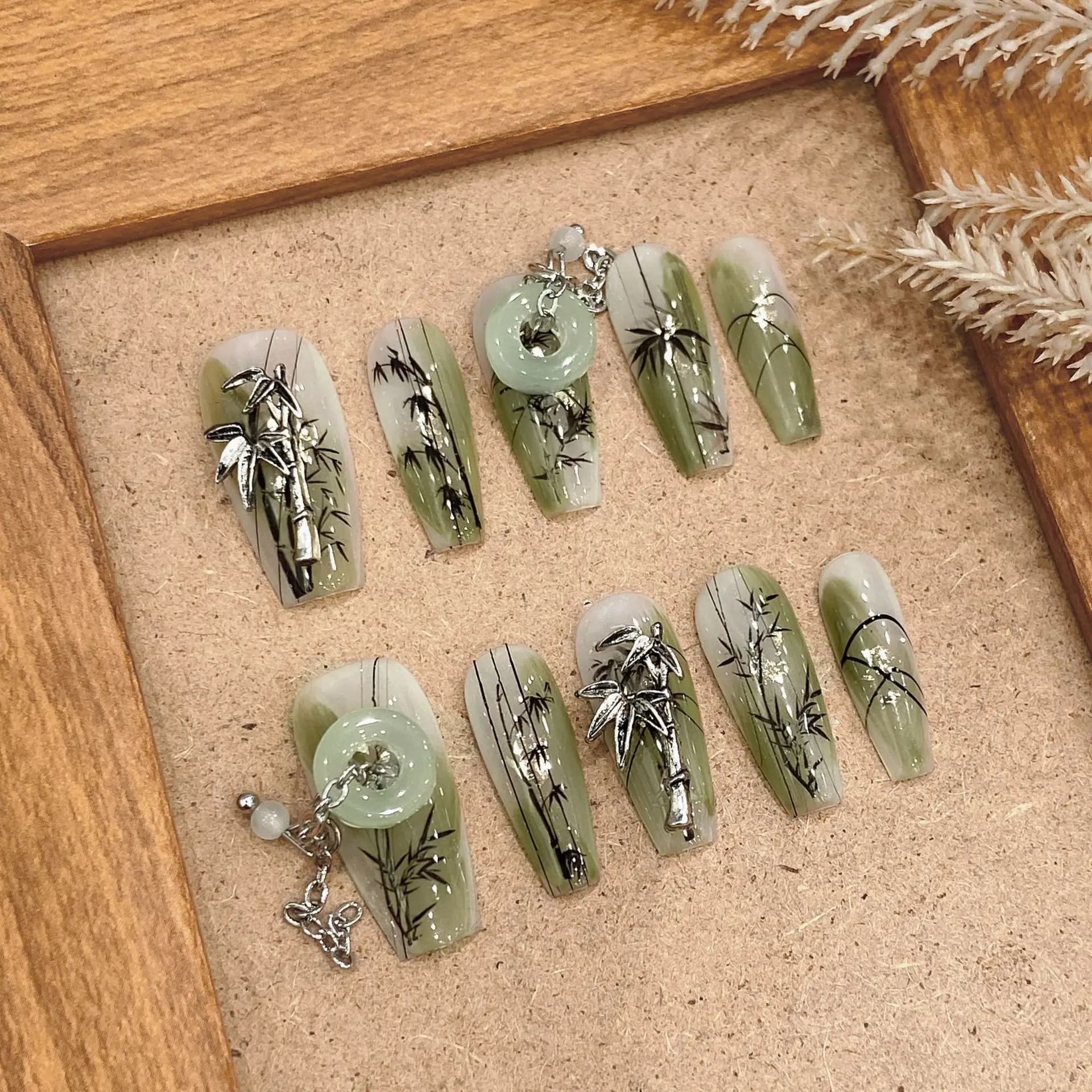 10 pezzi di unghie finte a pressione manuale, a forma di bara media, con motivo Guofeng Foresta di Bambù e Giada Verde, adatte per le donne
