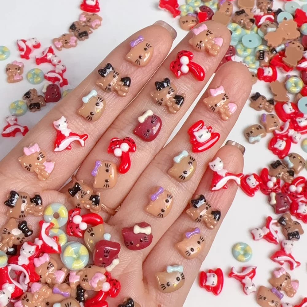 100 pz. Charms 3D Mix Hello Kitty Abbronzata, Decorazioni Unghie Estive Gatto Nero con Anello da Nuoto e Albero di Cocco, Accessori Unghie Y2K