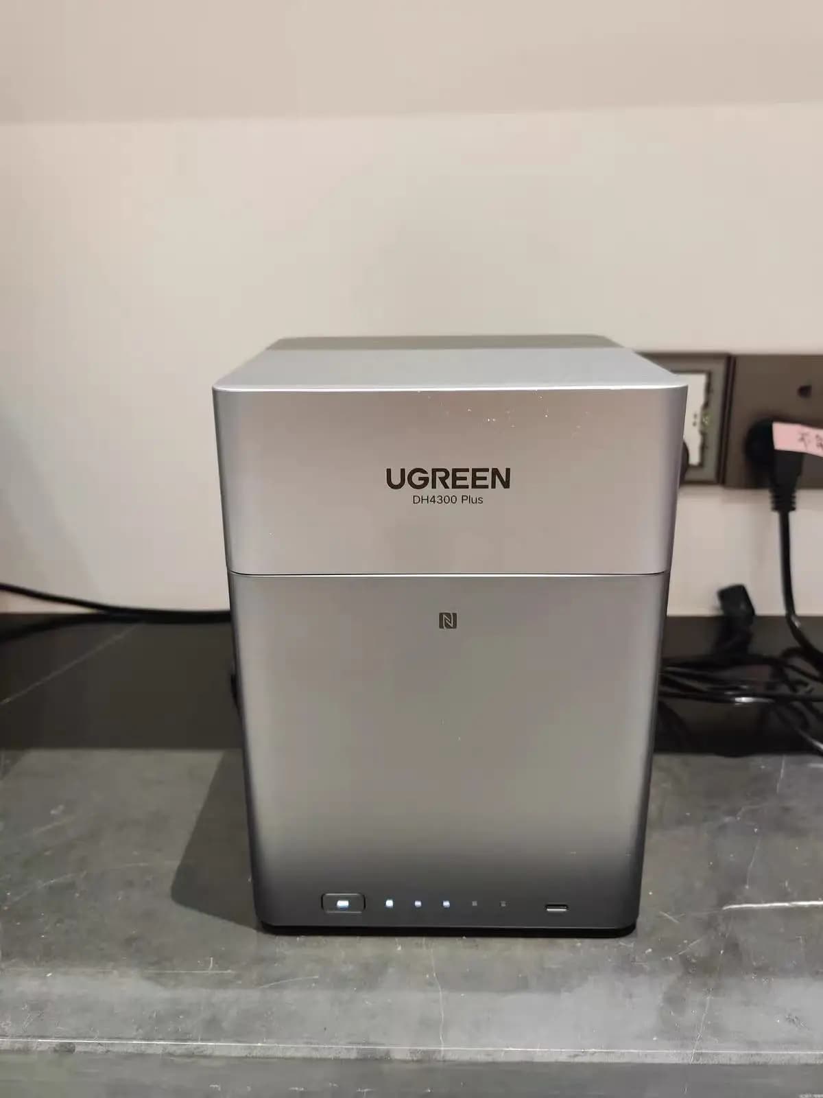 TLF UGREEN DH4300plus Dispositivo di Archiviazione di Rete NAS Cloud Privato per Espansione Telefono Cellulare, Backup Album Fotografici e Condivisione File