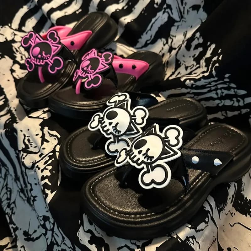 New Dark Gothic Punk Y2K Women Flip‑Flops, Cat‑Ear Skull Bat‑Wing Rivet Thick‑Platform Sandals for Summer Subculture Street Wear