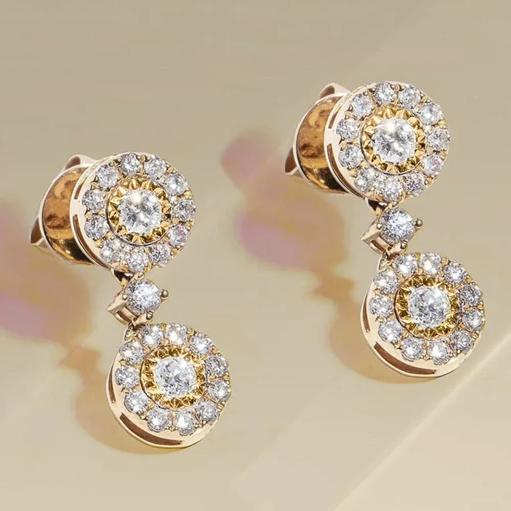 2025 Orecchini da donna alla moda europea e americana pieni di diamanti, orecchini rotondi con zirconi, squisiti orecchini di cristallo