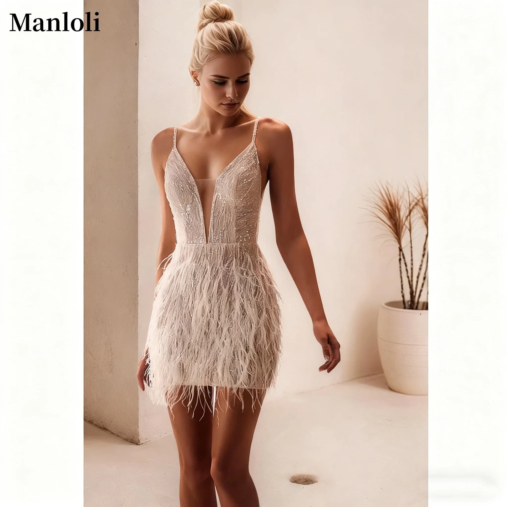 2026 Abito da cocktail con piume scintillanti e glitterate Minigonna con scollo a V con cinturino per spaghetti Elegante abito da sposa personalizzato