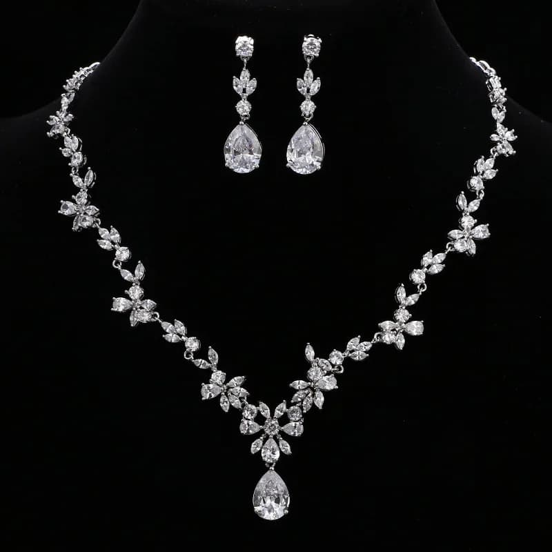 SUGO Set di Collana e Orecchini con Zirconia a Goccia d'Acqua, Gioielli Eleganti per Donne, Accessori per Matrimoni