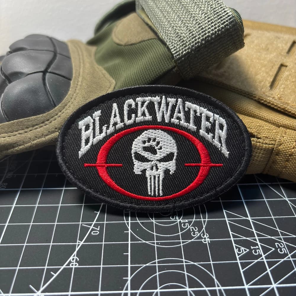 Patch tattico con teschio, nero e rosso, con chiusura a strappo, distintivo ricamato per gilet tattico e zaino