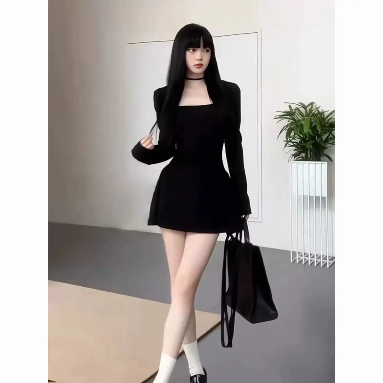 2026 New Hepburn Style Short Black Dress Women's Waist Cinched Slimming High Waist A-Line Skirt Long Sleeve Autumn Wear